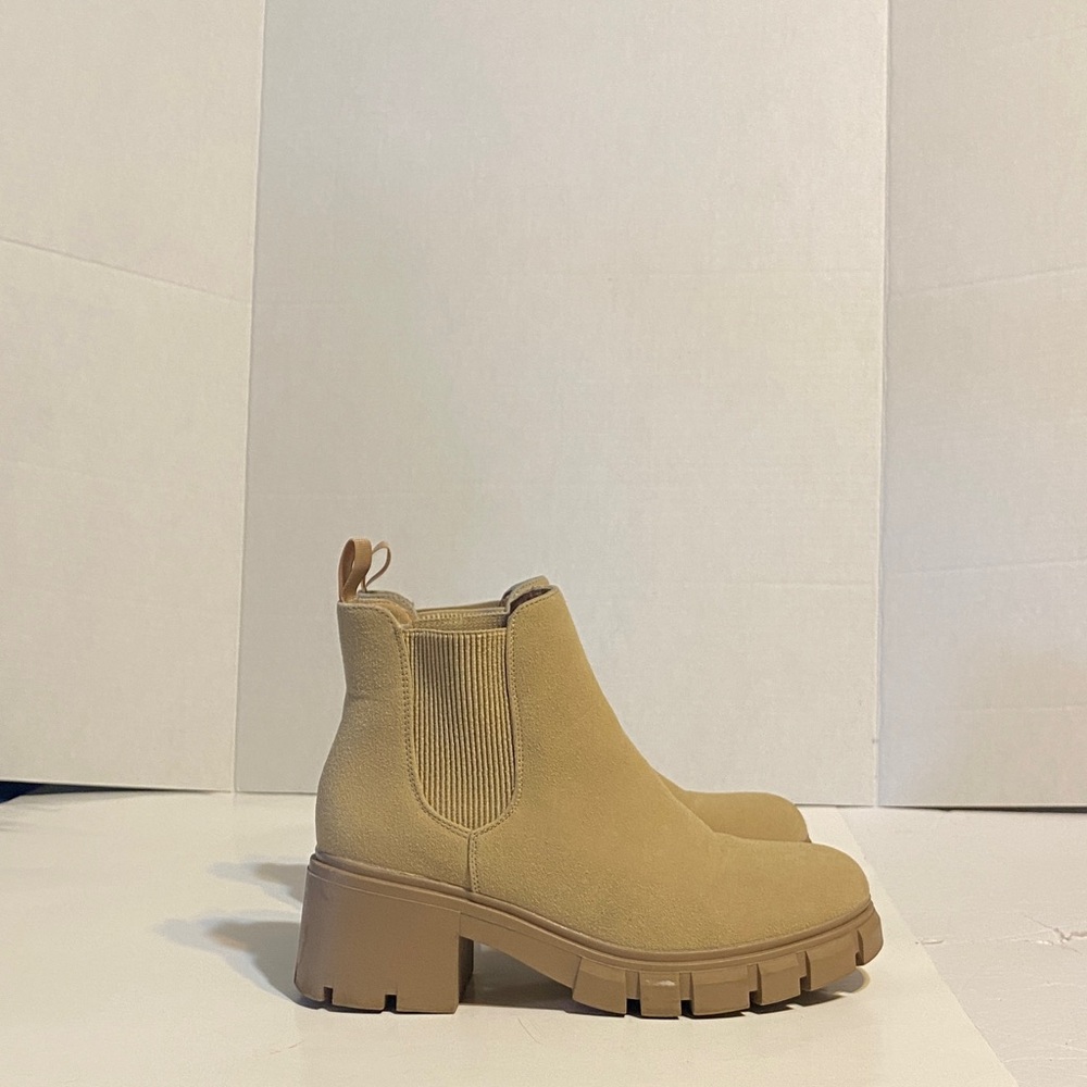 Tan Ankle Boots for Women. Size 7 line new. Made by ATHLEFIT